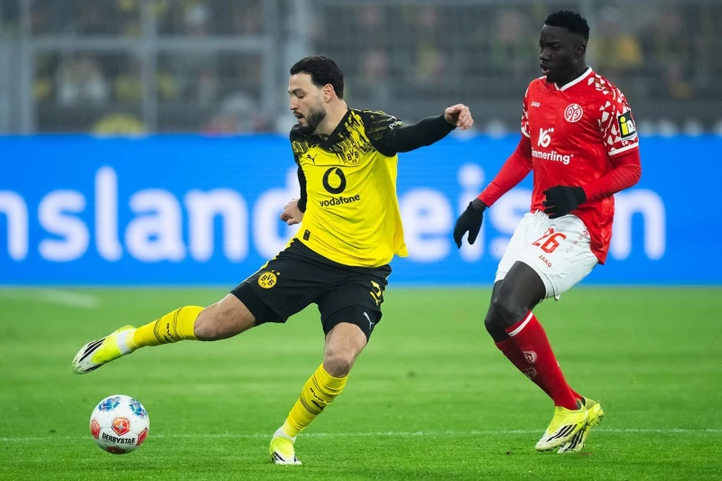 Borussiya Dortmund Maynts üzərində 4:0 hesablı qələbə qazanıb