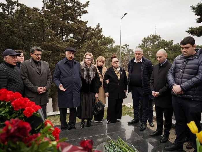 AFFA yönetimi, Anatoli Banişevski'nin 80. yaş gününde mezarını ziyaret etti