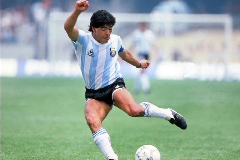 Diego Maradona'nın Doğum Günü: Efsanenin Unutulmaz Hayatı ve Futbol Mirası Diego Maradona'nın Doğum Günü: Efsanenin Unutulmaz Hayatı ve Futbol Mirası