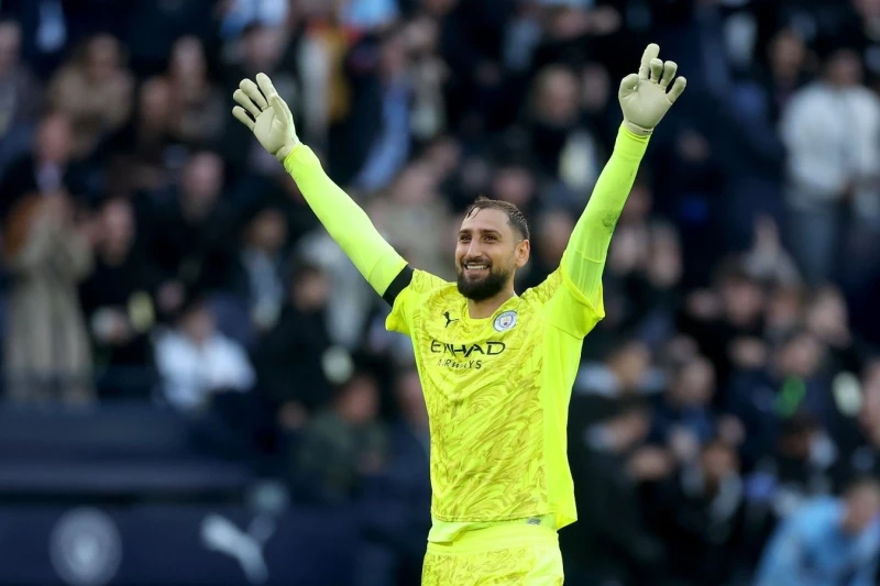 Kadın ve erkek futbolunda en iyi kaleciler ödüllendirildi