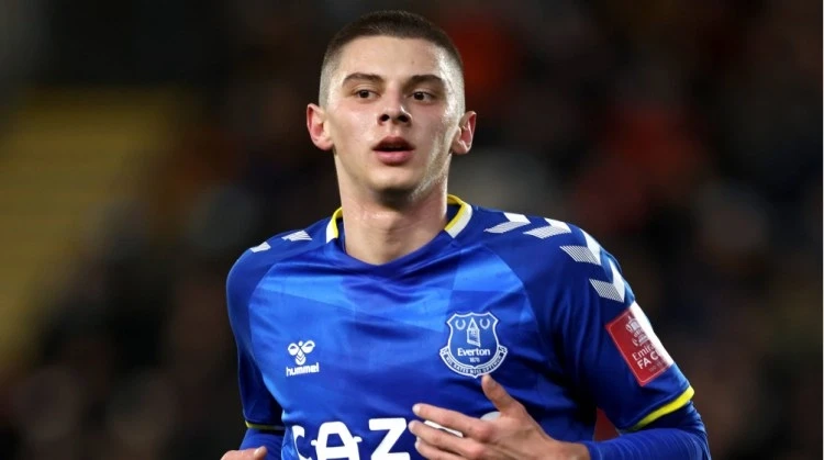 Beşiktaş Vitali Mikolenko ilə maraqlanır