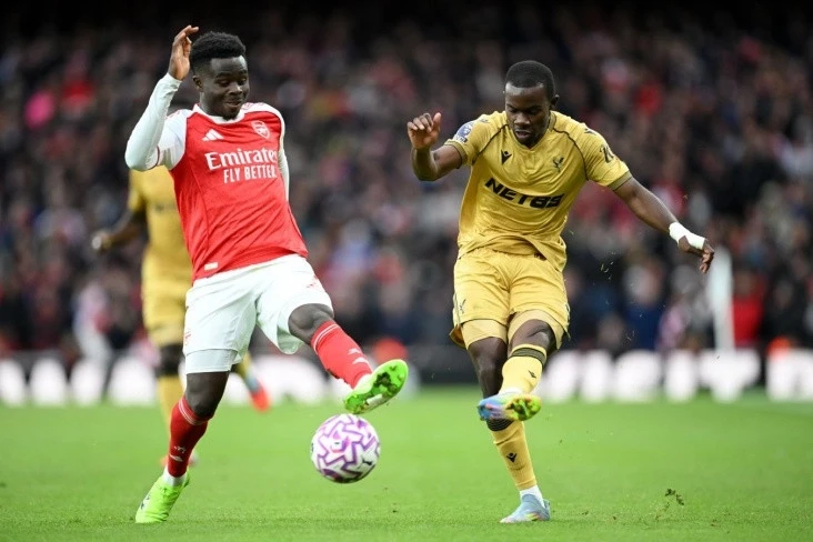 Arsenal climbed to the top by winning over Crystal Palace Arsenal climbed to the top by winning over Crystal Palace