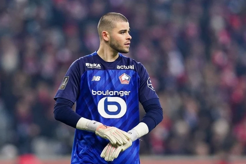 French Goalkeeper to Replace Emiliano Martinez