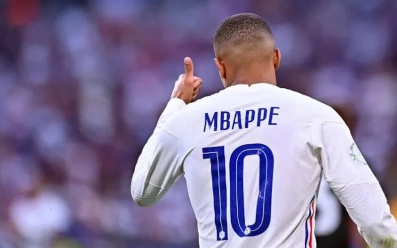 Mbappe Realde 10 numaralı formayı giyecek