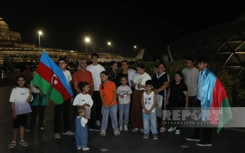 U-20 Dünya Şampiyonası'nda başarılı bir performans sergileyen Azerbaycanlı Grekoromen güreşçiler vatanlarına döndüler