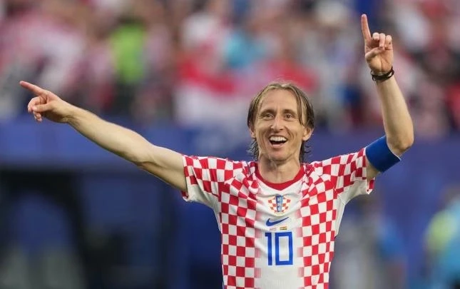 Luka Modriç duniya çempionatı tarixinin ən yaşlı futbolçu rekordunu qırdı