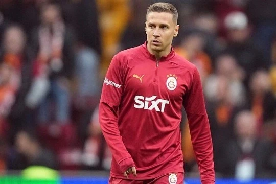 Qalatasaray polşalı futbol&ccedil;u Frankovskinin transferi &uuml;&ccedil;&uuml;n Rennlə danışıqlara başladı - RƏSMİ