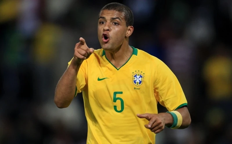 Felipe Melo Braziliya klubundan ayrılıb