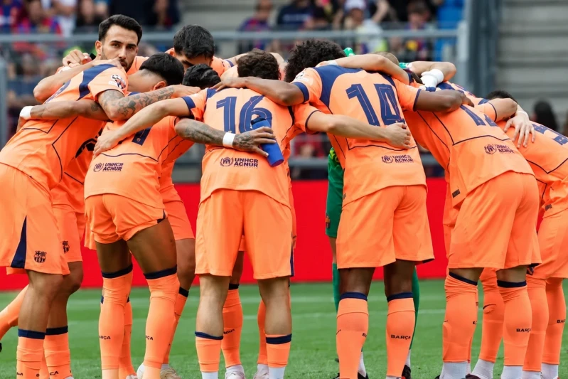 Barcelonanın UEFA Çempionlar Liqası oyununda keçmiş narıncı formaya dönüşü