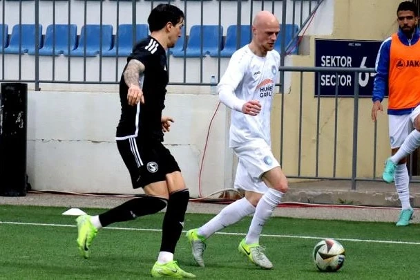 Bayılda qolsuz oyun