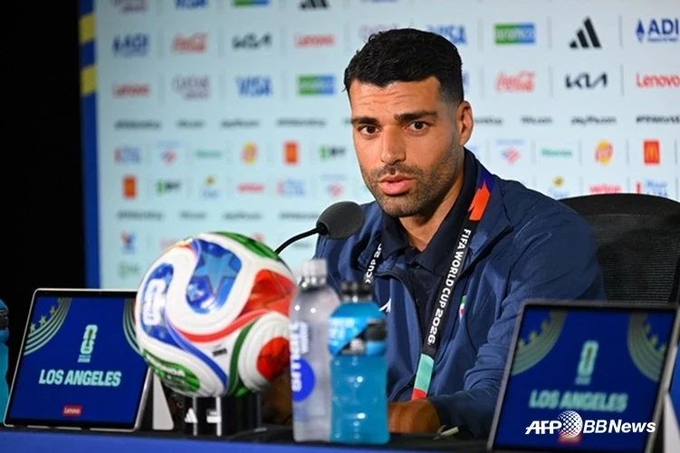 İran kapitanı Mehdi Taremi mətbuat konfransında danışdı