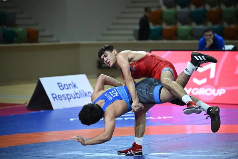 Finalists determined in Greco-Roman wrestling on the first day of the U-20 Azerbaijan Championship