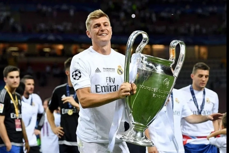 Toni Kroos Karlo Ançelottini bütün dövrlərin ən yaxşı məşqçisi adlandırıb