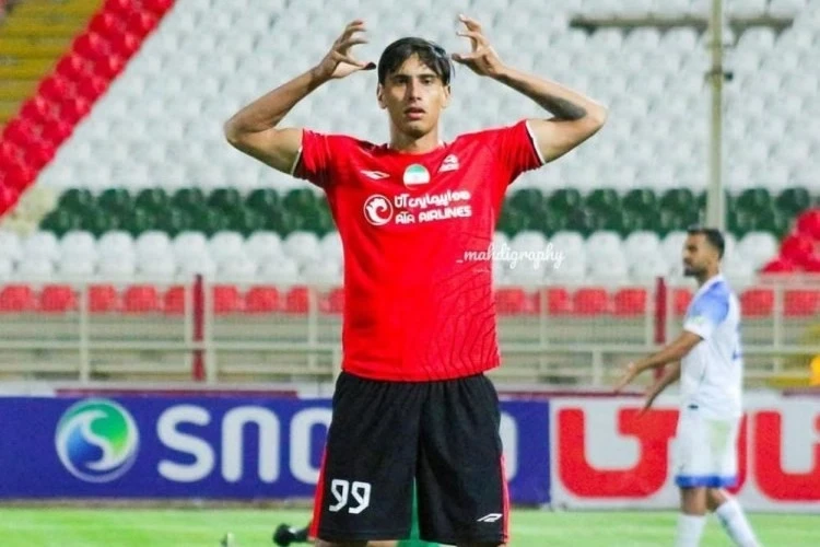 Shafa signed a contract with the former forward of Tractor