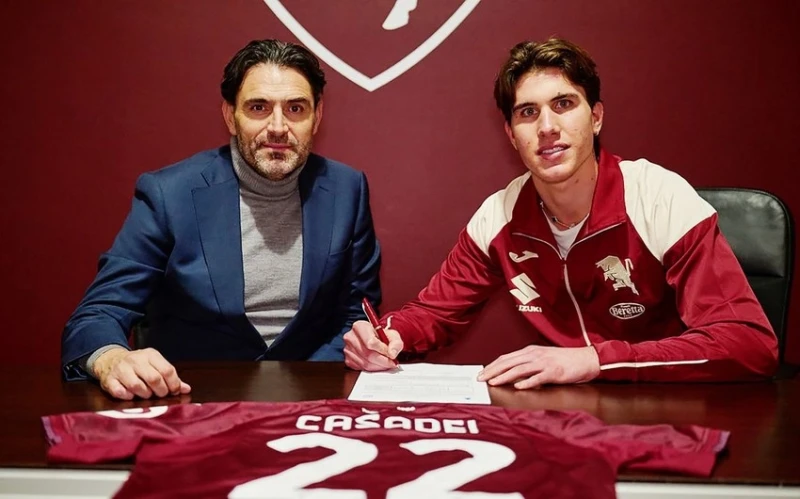İtaliya klubu Çelsinin futbolçusunu heyətinə qatıb