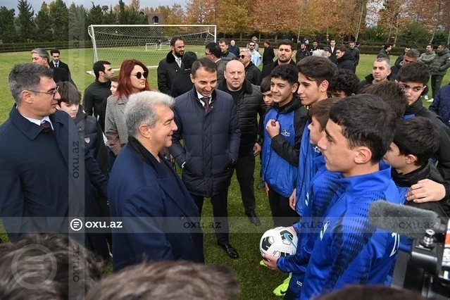 Barselonanın prezidenti Azərbaycanın yeniyetmə futbolçuları ilə görüşüb