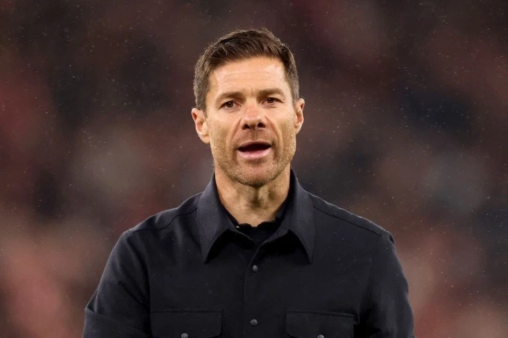Xabi Alonso Liverpul rəhbərliyindən dörd transfer tələb edir: Van de Ven, Uorton, Barkola və Olise