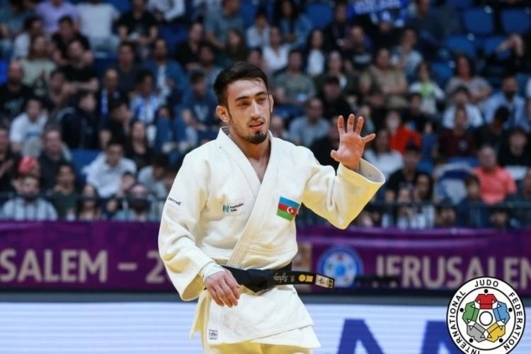 Ağayev Düşənbədə "Böyük Dəbilqə" turnirində qələbə qazandı