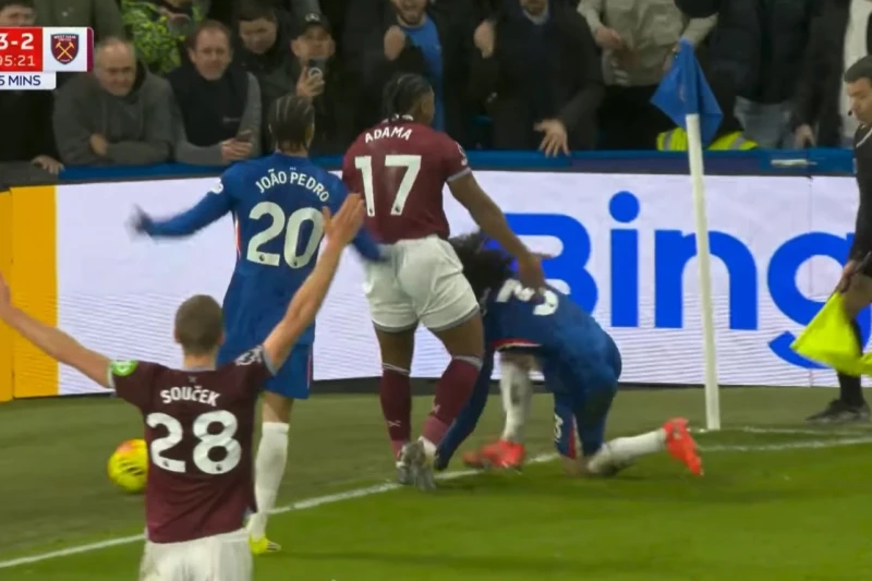 Adama Traorenin Kukurelyanı meydandan atması və Joao Pedronun qorxması - VİDEO