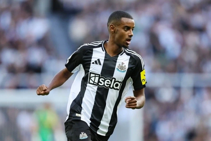 Eddie Howe, Alexander Isak'ın Newcastle'da kalacağından emin