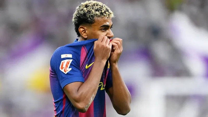 Ламин Ямал признан лучшим вингером сезона 2025/26