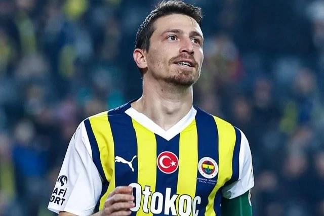 Fənərbaxçanın kapitanı 1 illik futboldan uzaqlaşdırıldı