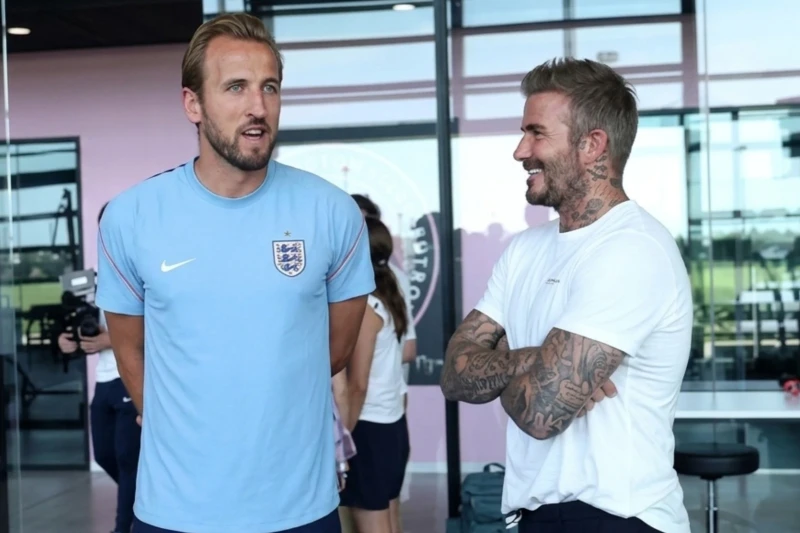 Devid Bekhem İngiltərə millisinə dəstək olub