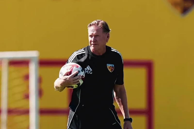 Kayserispor baş məşqçisi Markus Qisdol istefaya göndərildi
