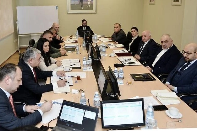 Santuş getdi: Milli komandaya yeni baş məşqçi kim olacaq?