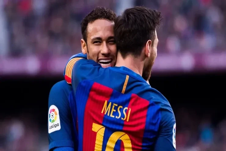 Neymar Messi və Suareslə bir komandada oynamaq xəyalları qurur Neymar Messi və Suareslə bir komandada oynamaq xəyalları qurur