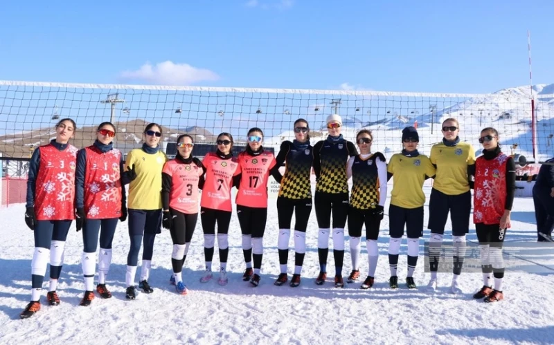 Qar voleybolu üzrə Azərbaycan çempionatının ilk günündə 8 oyun keçirilib