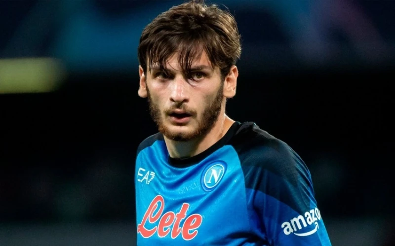 Napolinin gürcüstanlı futbolçusu ağır zədədən xilas olub