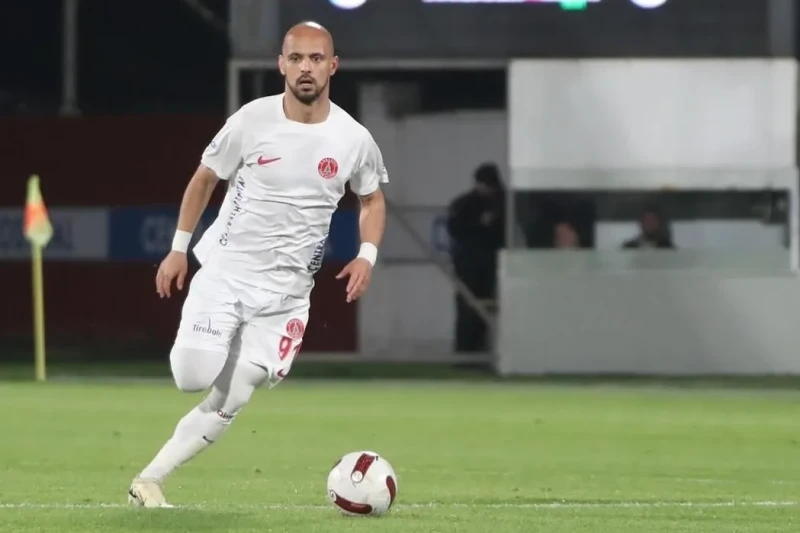 Coşqun Diniyevin komandası qələbəni əldən verdi