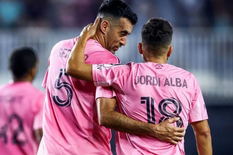 Alba və Buskets MLS Kubokunu qazandıqdan sonra karyeralarını bitirdilər