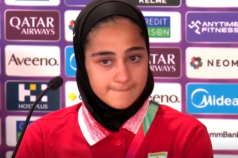 Iranian footballer couldn't hold back tears due to military tension in the country