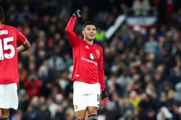 Manchester United to start new contract talks with Casemiro Manchester United to start new contract talks with Casemiro