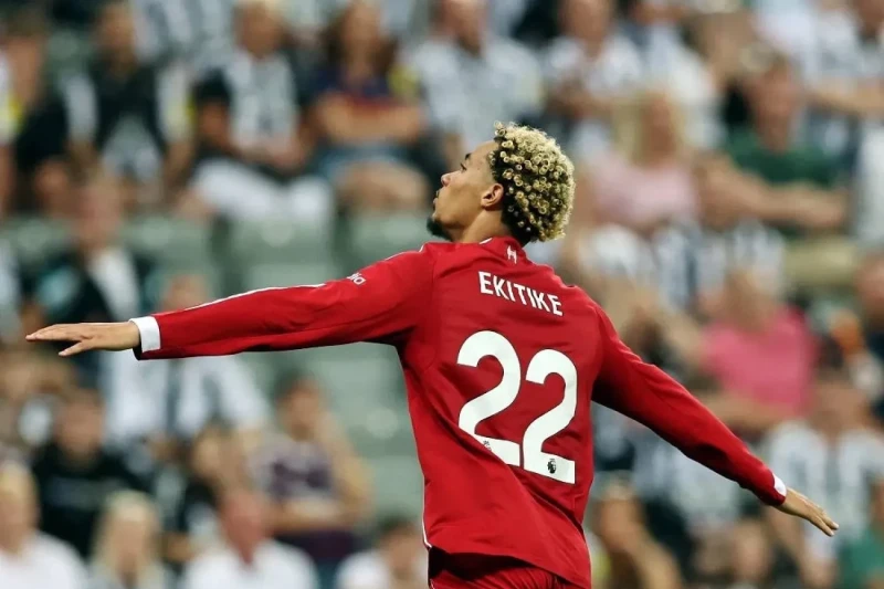 Liverpool punishes Ekitike for taking off his shirt
