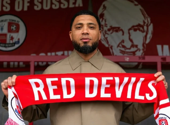 Kolin Kazım Riçards Krouli Taun klubunun baş məşqçisi təyin edilib