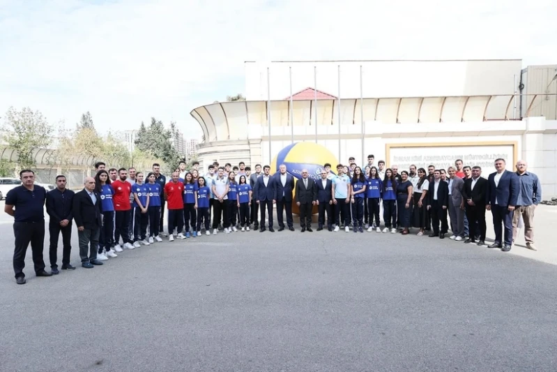 Federasyon Başkanı Şahin Bağırov, III. BDT Oyunları'na gidecek voleybolcularla bir araya geldi