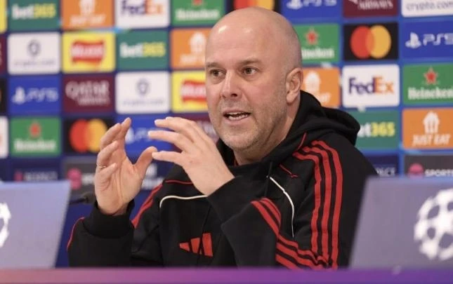 Arne Slot Qarabağ matçı öncəsi mətbuat konfransında danışdı