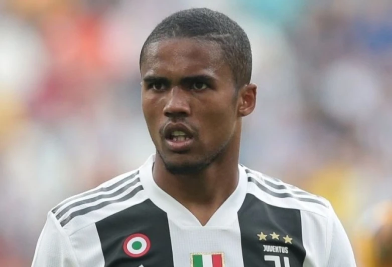 Douglas Costa could transfer to a Serie D club