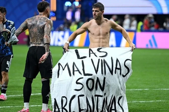 Argentina shows Malvinas message after beating England