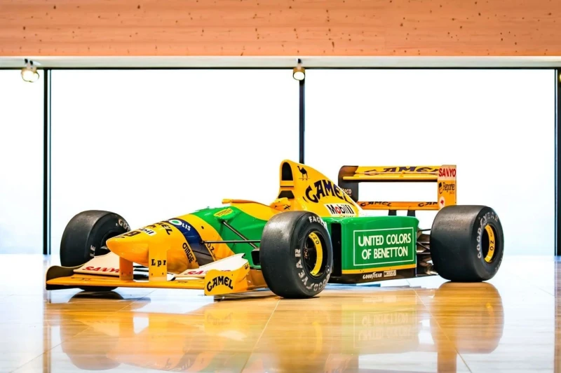 Şumaxerin ilk qələbə avtomobili hərraca çıxarılır