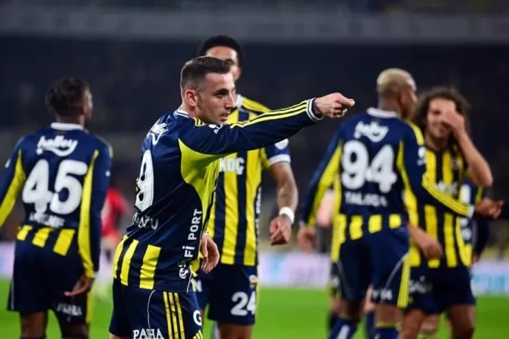 Фенербахче одержал победу над Генчлербирлиги со счетом 3:1