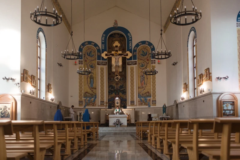 Diskvalifikasiya olunan məşqçi keşiş paltarında meydana girib, rəqibə zərbə endirib