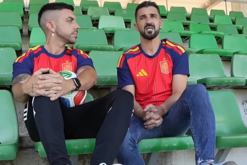 David Vilya: Messi Ronaldonu kiçiltmək düzgün deyil