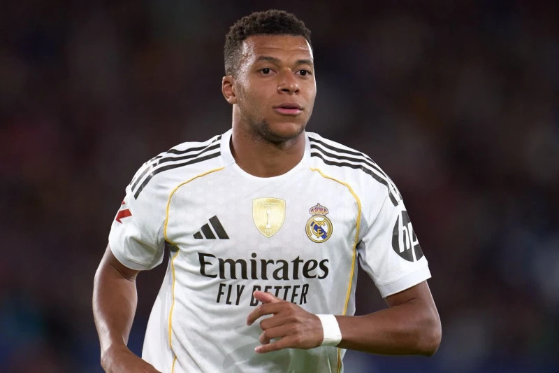 Mbappe penalti vurmaq hüququnu əlindən buraxmır