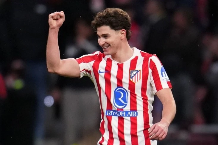 PSJ Xulian Alvarez üçün Atletiko ilə danışıqlara başladı: 150 milyon avro təklif edilə bilər