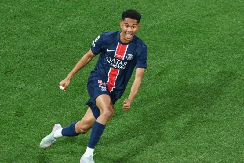 PSG has started negotiations to extend Senny Mayulu's contract PSG has started negotiations to extend Senny Mayulu's contract