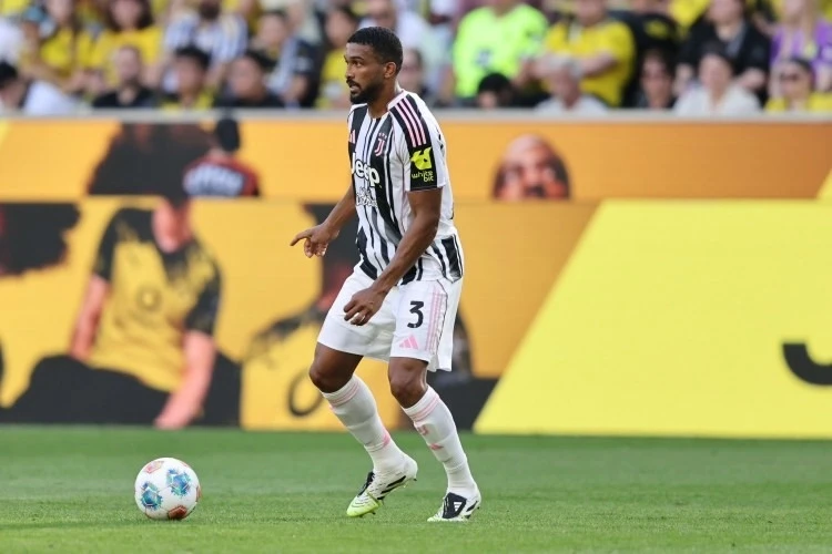 Liverpul və Mançester Yunayted Qleyson Bremerə g&ouml;rə 70 milyon funt-sterlinq &ouml;dəyə bilər